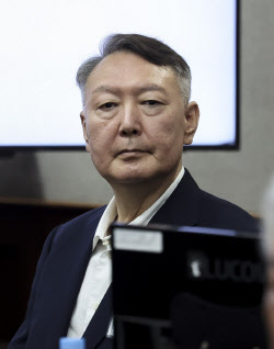 윤석열 측 "이적죄 기소야말로 이적행위…무죄 선고돼야"