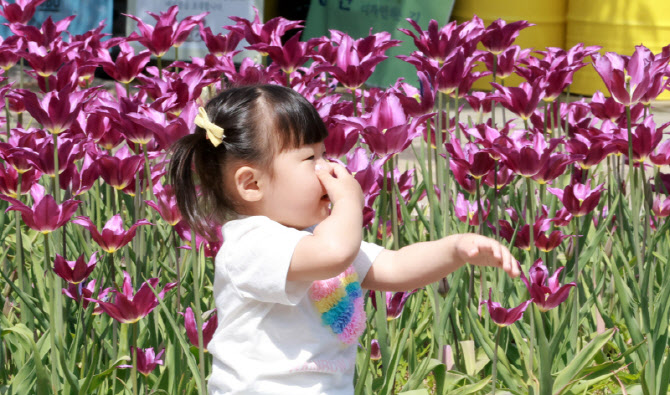 꽃향기에 취해~                                                                                                                                                                                    