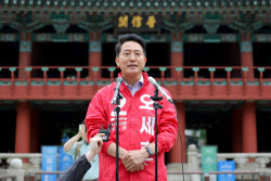 빨간 점퍼 입은 오세훈, 첫 도심 유세…“서울 사수·독주 저지”