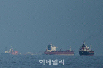 ‘미군 봉쇄 뚫렸다’…이란 석유 400만배럴, 호르무즈 해협 통과