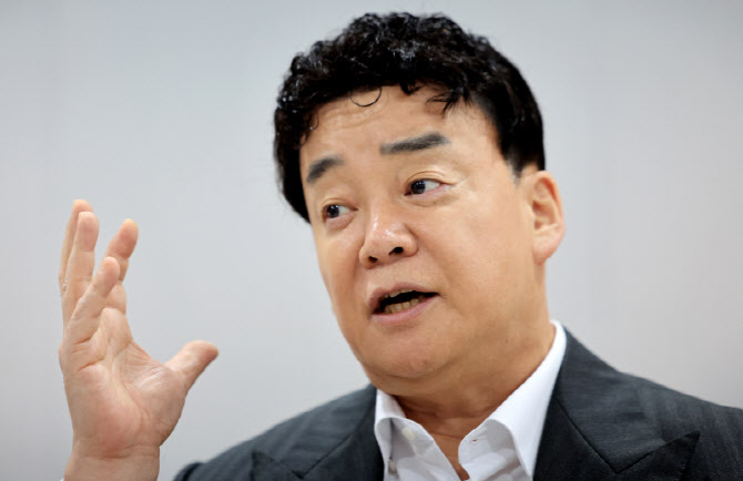 백종원의 빽다방, 20주년 맞아 싹 다 갈아엎는다