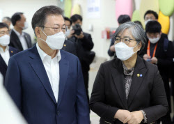 경찰, '코로나 백신 부실 관리 의혹' 문재인·정은경 수사