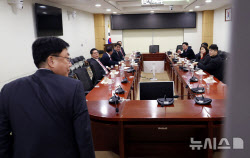 국힘 개혁파 “송언석 원내대표 조기 사퇴 없어야”