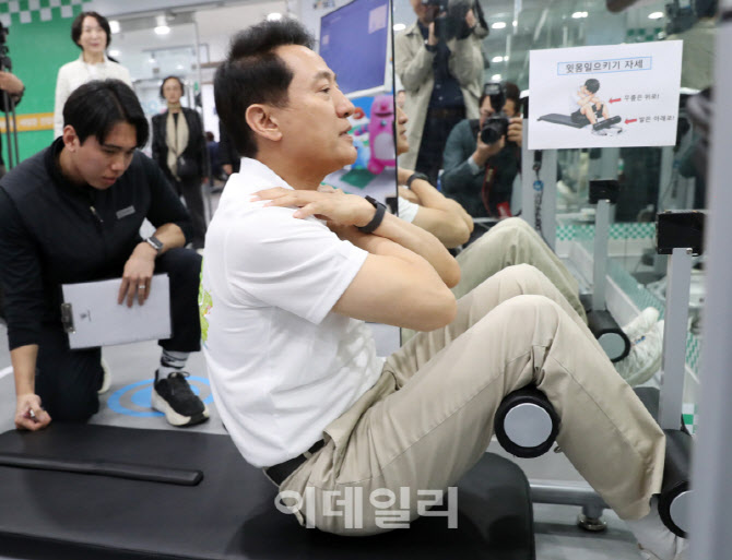  체력 측정하는 오세훈 서울시장 후보                                                                                                                                                               
