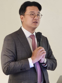 이환철 엘앤씨바이오 회장 “ECM은 재생의학...의료기기보다 철저히 관리”