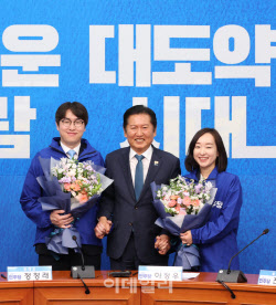 재보선 바람몰이 하는 정청래…하정우 띄우고 이광재 지원사격