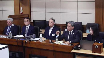尹 '체포방해' 징역 5→7년…심의권 침해·허위공보 유죄로