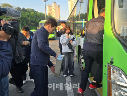 서울 버스에만 남은 요금통 사라지나…정원오, 현금승차 폐지 검토