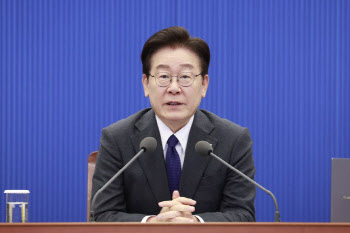 李대통령 "HMM 부산 이전 합의에 감사…지원 안 아낄 것"