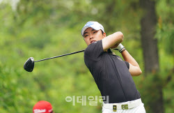 [포토] 송민혁, 우승컵을 향해서                                                                                                                                                                          