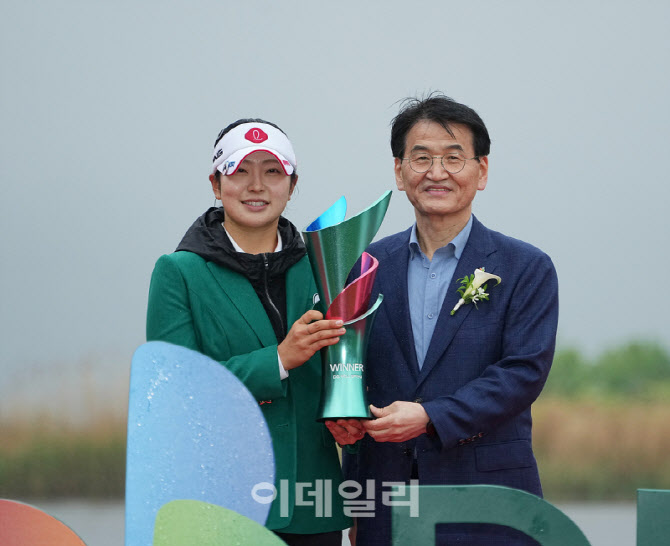 유현조,우승 트로피 감사합니다                                                                                                                                                                     