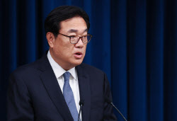 "내란 주요업무 혐의자는 선출해놓고"…정진석 ''尹어게인 공천'' 논란 ...