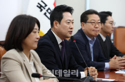 [포토]기자간담회, '답변하는 장동혁 대표'                                                                                                                                                      