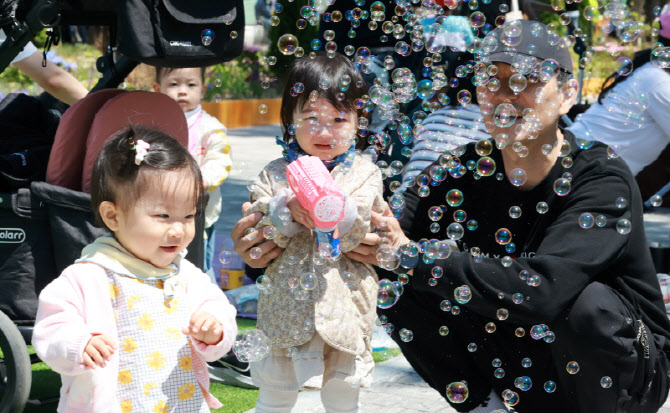 동심 사로잡는 비눗방울                                                                                                                                                                            