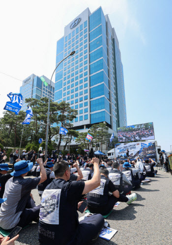 현대차·기아 노조, 30% 성과급에 로봇 도입 제한 '패키지 요구'