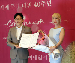 [포토] SM엔터테인먼트와 계약 체결한 조수미                                                                                                                                                              