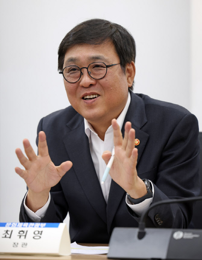최휘영 장관 "영화 관람 할인권 450만장 13일부터 배포"