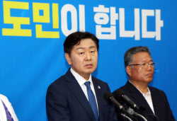 민주당 공천 내홍 폭발…김관영 전북지사 무소속 출마