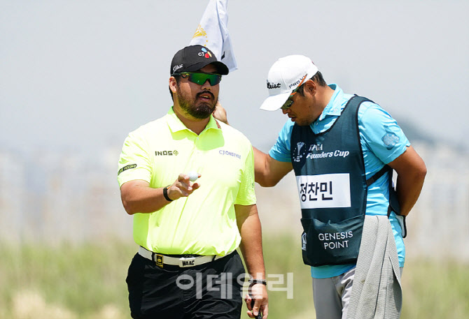  정찬민, 홀아웃하며 인사                                                                                                                                                                          
