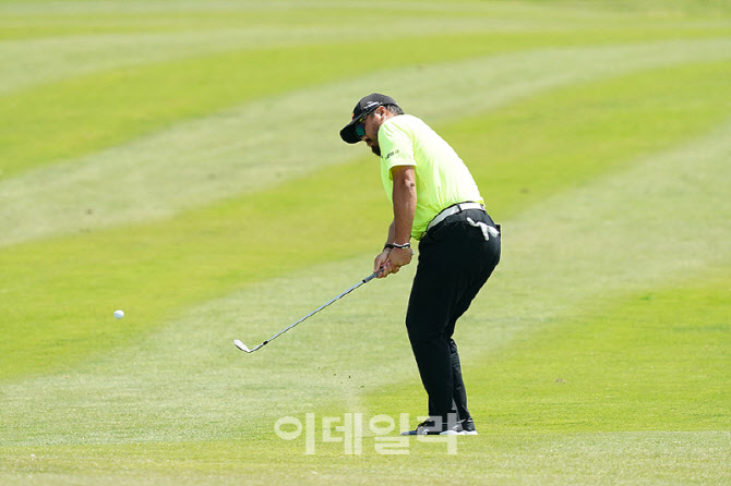  정찬민, 장타력으로 그린은 어프로치 공략                                                                                                                                                          
