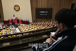 39년 만의 개헌, 또 좌절…국힘 불참에 '투표불성립'
