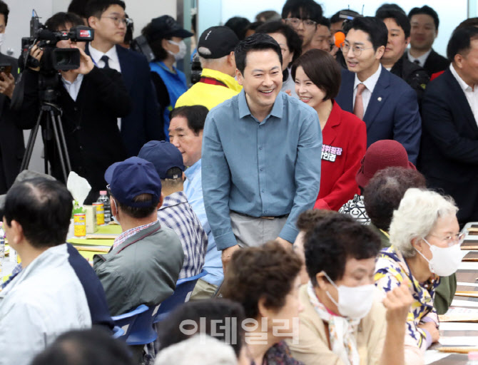  어버이날 맞아 사회복지관 찾은 장동혁 대표                                                                                                                                                        