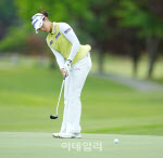 [포토]박현경,들어가라 버디 퍼트
