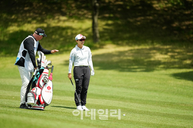 김효주,핀 공략을 상의한다                                                                                                                                                                         