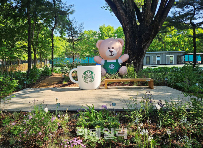 [포토] 스타벅스 ‘쉬었다가길’ 쉼터, 친환경 이벤트