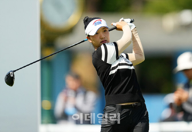 강민진,부드러운 연습 스윙                                                                                                                                                                         