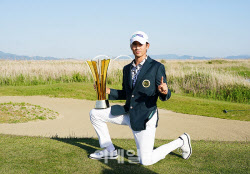 [포토] 오승택, KPGA 파운더스컵 재패                                                                                                                                                                     