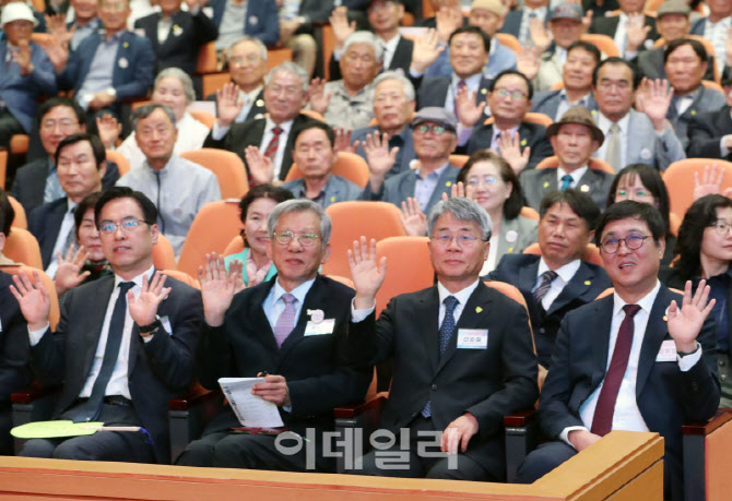  동학농민혁명기념식 기념촬영                                                                                                                                                                      