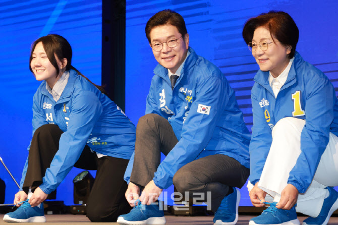 정원오 서울시장 후보, '파란 운동화 신고'                                                                                                                                                