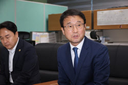전북 찾은 한병도 "김관영 당선되면 전북 발전 협의 안할 건가" 묻자