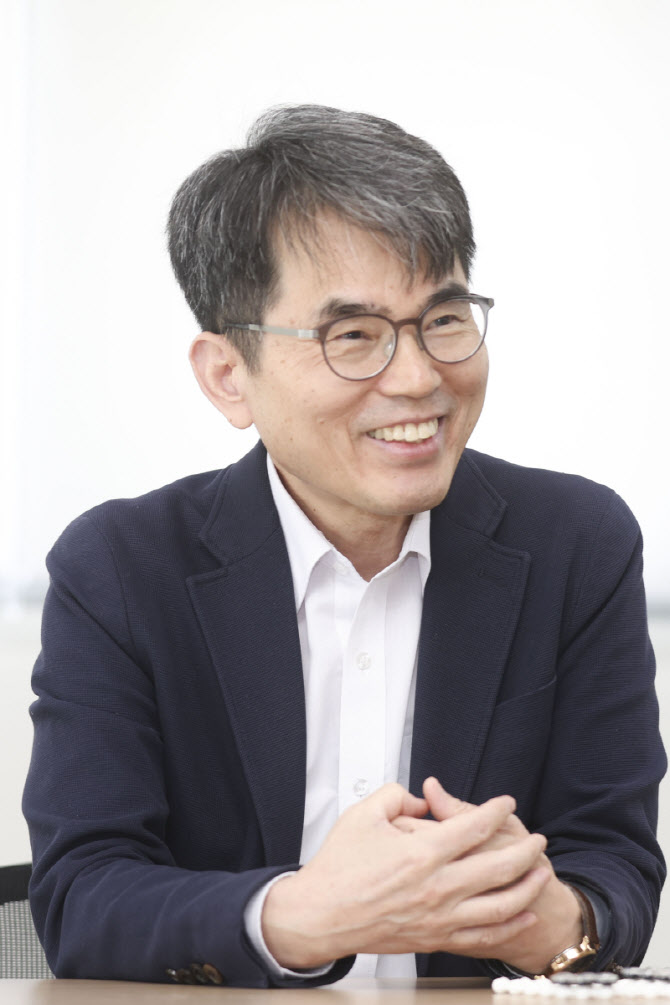 “아무도 안 간 길 택했다”…70년 물리 난제 깬 박제근 교수