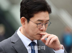 [포토]G2 공약 발표, '취재진 질문 듣는 정원오 후보'                                                                                                                                            