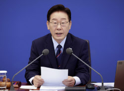 李대통령 “20년 넘게 빚 추심, 국민 정서 맞나…필요하면 입법 검토”