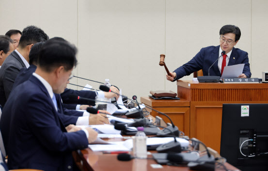 “안갚으면 어쩌려고”…서민금융안정기금 결국 보류