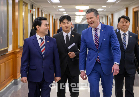 美 “함께 가자 호르무즈”... 韓 “선박피습 공격주체 아직 몰라"