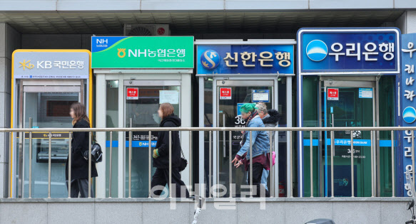 李 대통령 비판에 KB·신한·하나·우리 ‘상록수 채권’ 매각