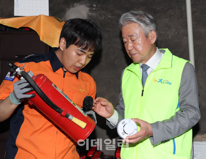  농가 소방시설 점검하는 강호동 농협회장                                                                                                                                                           