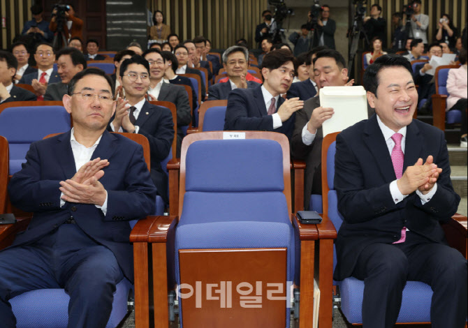 의원총회 참석한 장동혁-주호영                                                                                                                                                                     