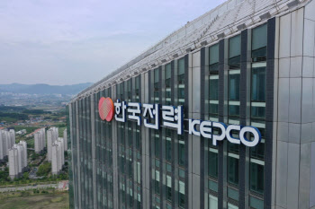3.8조 벌어도 빚 못 줄인 한전…1년반 뒤 '한전채 절벽' 온다