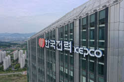 3.8조 벌어도 빚 못 줄인 한전…1년반 뒤 '한전채 절벽' 온다
