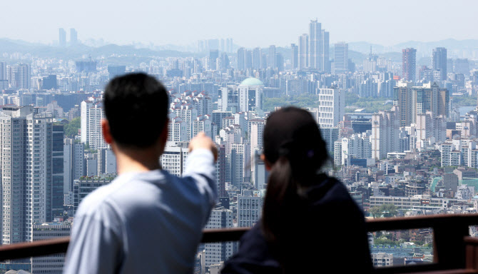 밀려나는 실거주…서울 아파트 매매 줄고, 경기는 급증