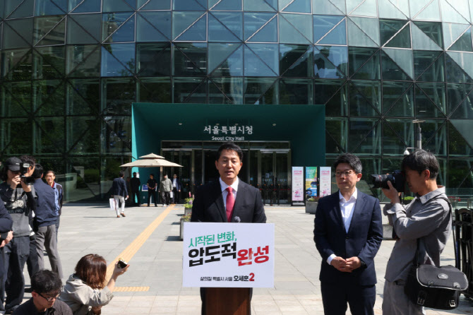 오세훈 국민의힘 후보, 서울시청 앞에서 대국민 호소 기자회견                                                                                                                                        