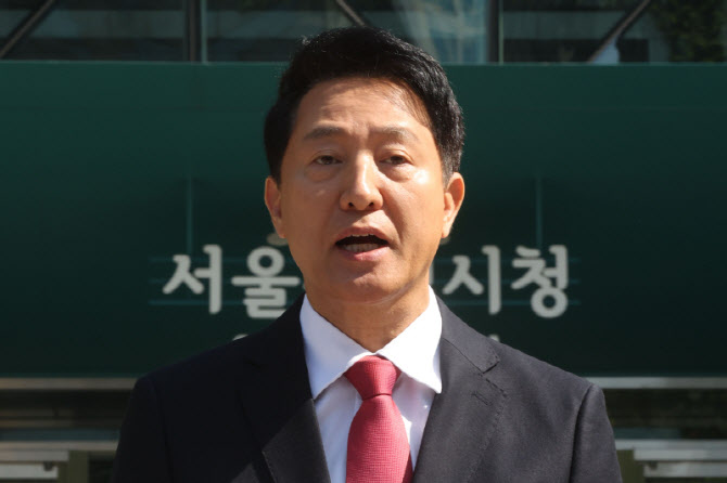 오세훈 국민의힘 후보, 서울시청 앞에서 대국민 호소                                                                                                                                                 