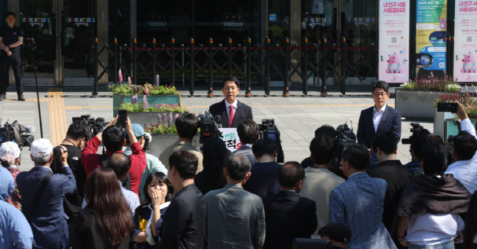 지방선거 후보자 등록 첫날 대국민 호소하는 오세훈                                                                                                                                                  