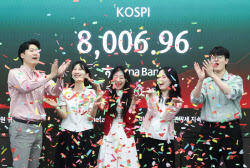 '꿈의 8천피' 새역사 썼다…SK하이닉스 1등 공신