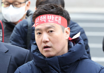 가세연 김세의, '이진숙 석방' 심야 집회 혐의 檢 송치[only 이데일리]